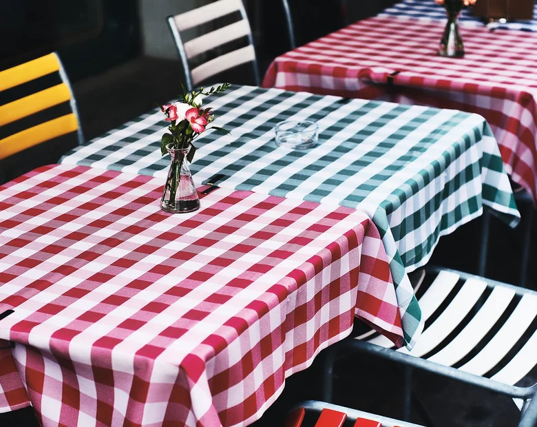 Miniatura: Tylko rodzina przy jednym stoliku?...