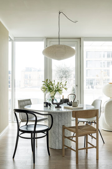 Styl skandynawski we&nbsp;wnętrzu. Meble marki ferm LIVING