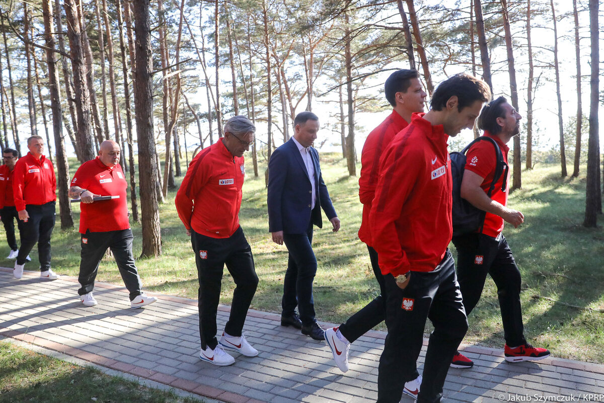 Prezydent Andrzej Duda na spotkaniu z reprezentantami Polski w piłce nożnej 