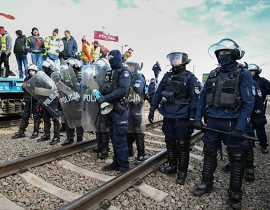 Miniatura: Rolnicy wysypali zboże na tory. Doszło do...