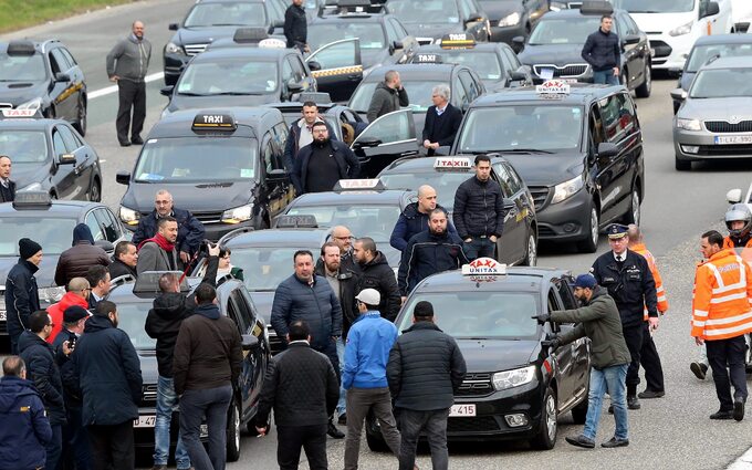 Belgijscy taksówkarze strajkują w proteście przeciwko brakowi regulacji przewozów Ubera
