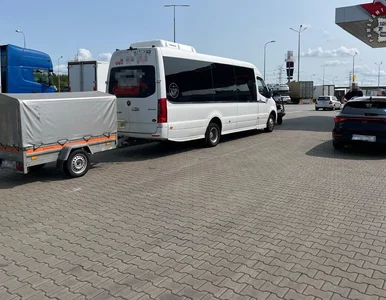 Miniatura: Wiózł 14 pasażerów. Był kompletnie pijany