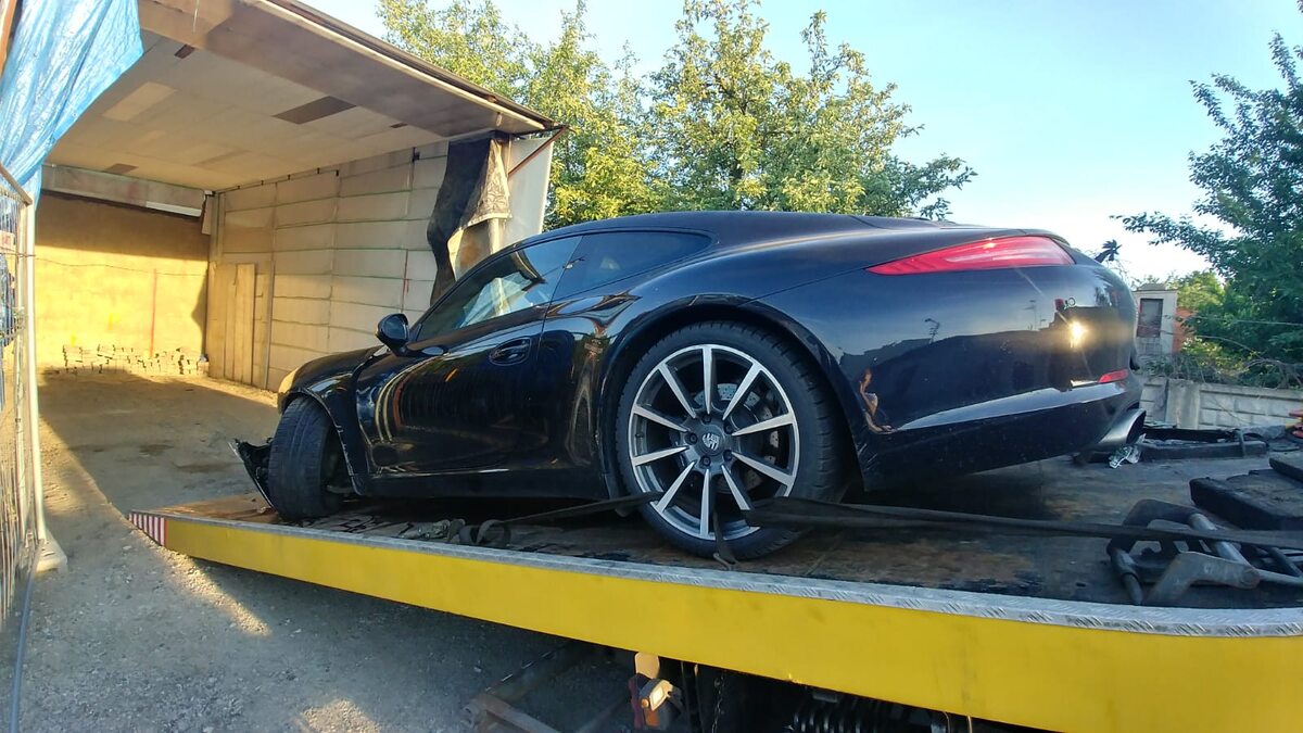 30-latek ukradł i rozbił Porsche 911 