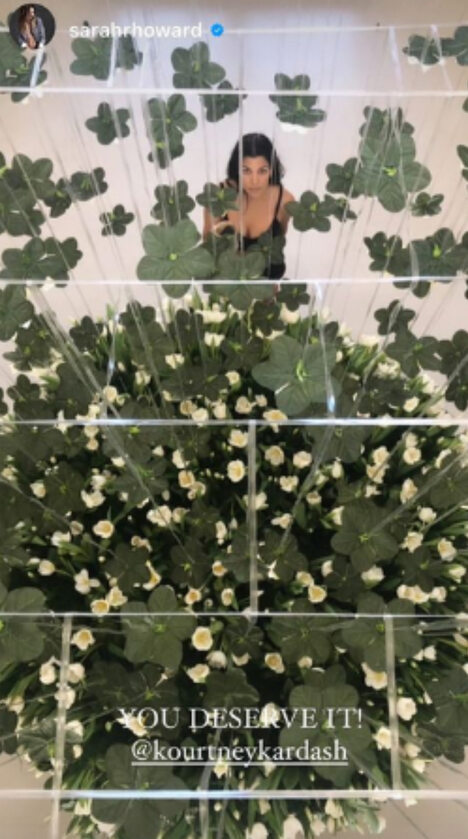 Instalacja z kwiatów zrobiona dla Kourtney Kardashian 