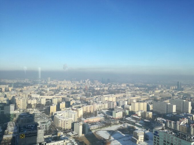 Smog nad Warszawą widziany z Warsaw Spire