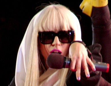Miniatura: Lady GaGa z "Facetami w czerni"
