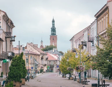 Miniatura: Wszyscy turyści jadą do polskiego miasta....