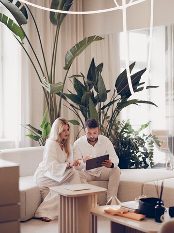 Anna Lorenz, architekt, wsp&oacute;łwłaściciel i&nbsp;dyrektor kreatywny MOKAA oraz&nbsp;Piotr Lorenz, architekt, wsp&oacute;łwłaściciel i&nbsp;dyrektor zarządzający MOKAA