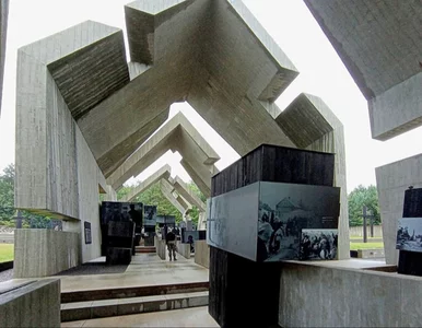 Miniatura: Libacja w Mauzoleum Martyrologii Wsi...