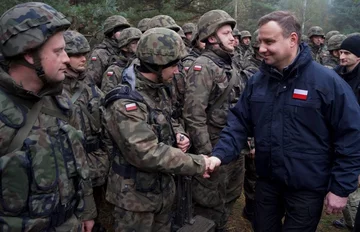 Prezydent wśród żołnierzy (fot. por. Błażej Łukaszewski/12SDZ)