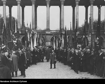 Złożenie wieńca na Grobie Nieznanego Żołnierza przez uczestników zjazdu „stanu średniego”, 1926 rok 