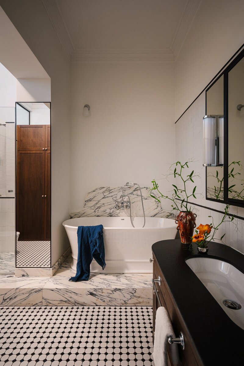 Wysmakowany apartament w&nbsp;poznańskiej kamienicy, projekt Maria Jachalska