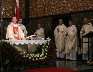 Miniatura: Biskup się martwi, bo "wojsko oddziela się...