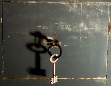 Miniatura: Przetarg na otworzenie sejfu. W środku...