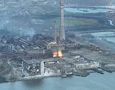 Miniatura: Teren zakładów Azowstal nakręcony z drona....