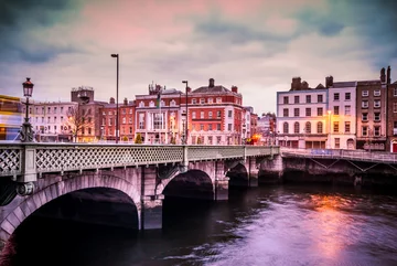 Dublin, Irlandia Znany z przyjaznej, wiejskiej atmosfery i przytulnych pubów.