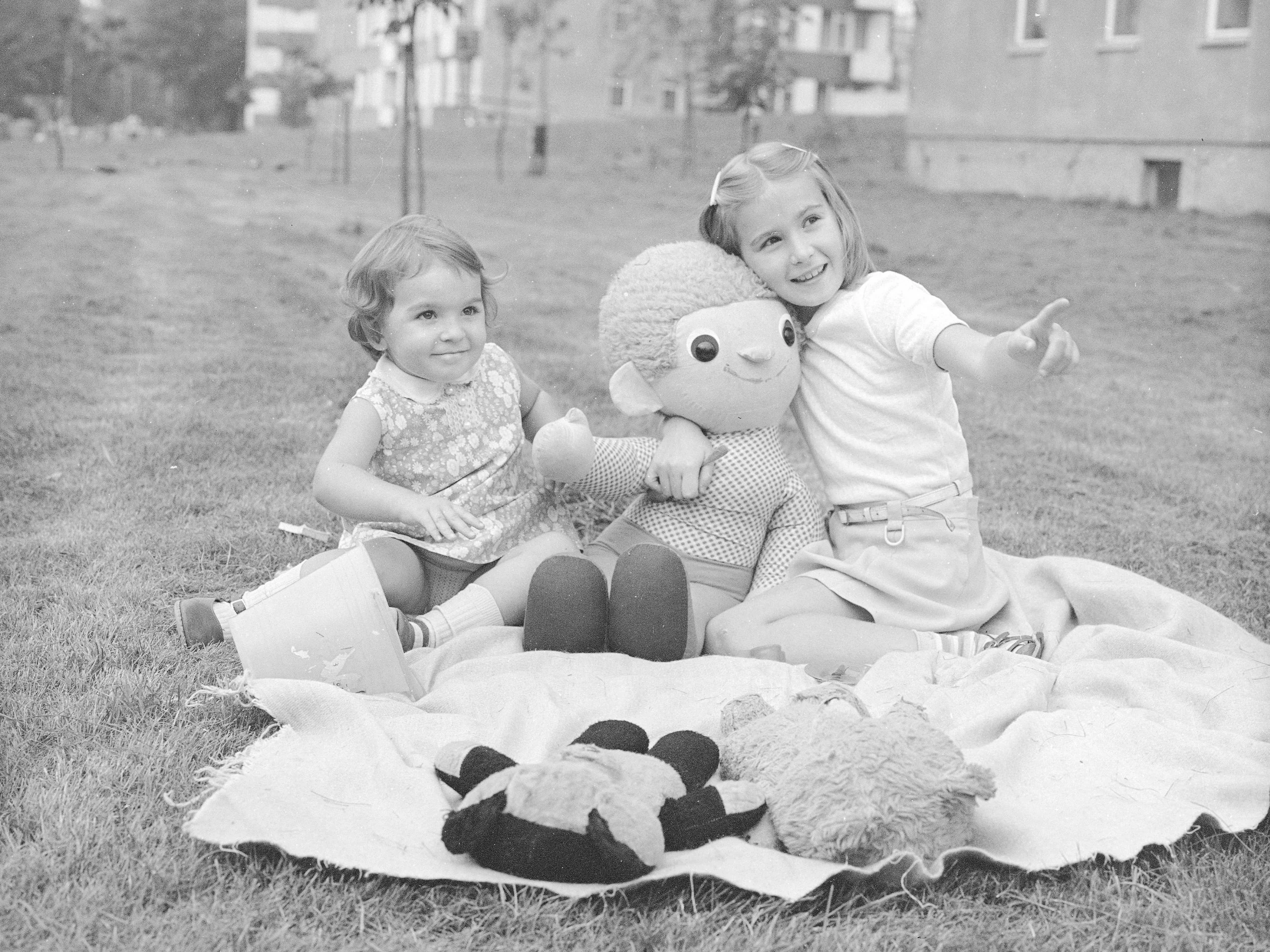 10 pytań o czasy PRL-u. Przy 3. pojawiają się schody
