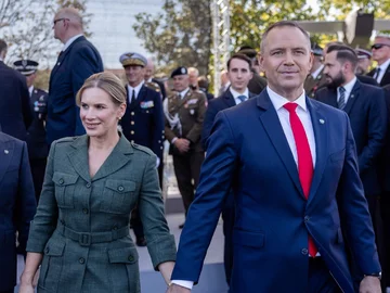 Karol i Marta Nawroccy podczas defilady w Warszawie 