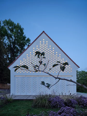 Mały dom w starym sadzie, projekt Jan Žaloudek 