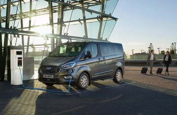 Ford Turneo Custom PHEV 