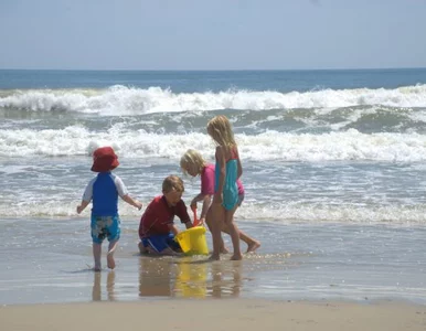 Miniatura: Dzieci na koloniach: grzeczne i (nie)winne