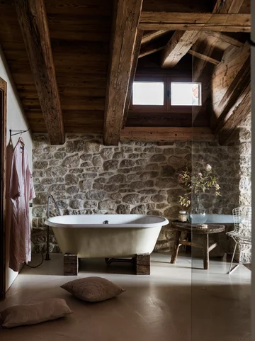 Urządzili luksusowy dom w hotelu z 1936. Projekt: Marianne Tiegen Interiors 