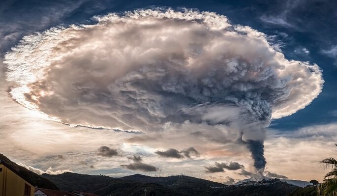 Miniatura: Spektakularna erupcja Etny. Zobacz zdjęcia