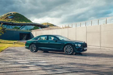 Bentley Flying Spur Hybrid 