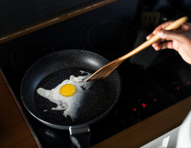 Miniatura: Ten błąd skraca życie patelni – sprawdź...