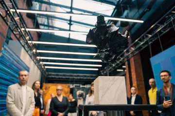 Jubileusz 21-lecia HOLA Design był okazją do spotkania przedstawicieli świata architektury, designu, sztuki i rynku nieruchomości. Wieczór zainaugurował nowy cykl wydarzeń poświęconych współczesnej architekturze, wzornictwu i stylowi życia 