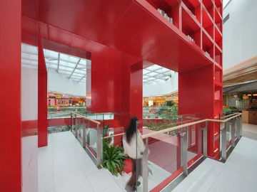 Atrium centrum handlowego w Qingdao zaprojektowane przez CLOU architects na wzór miasta przyszłości v2com, 3565-14, CLOU architects