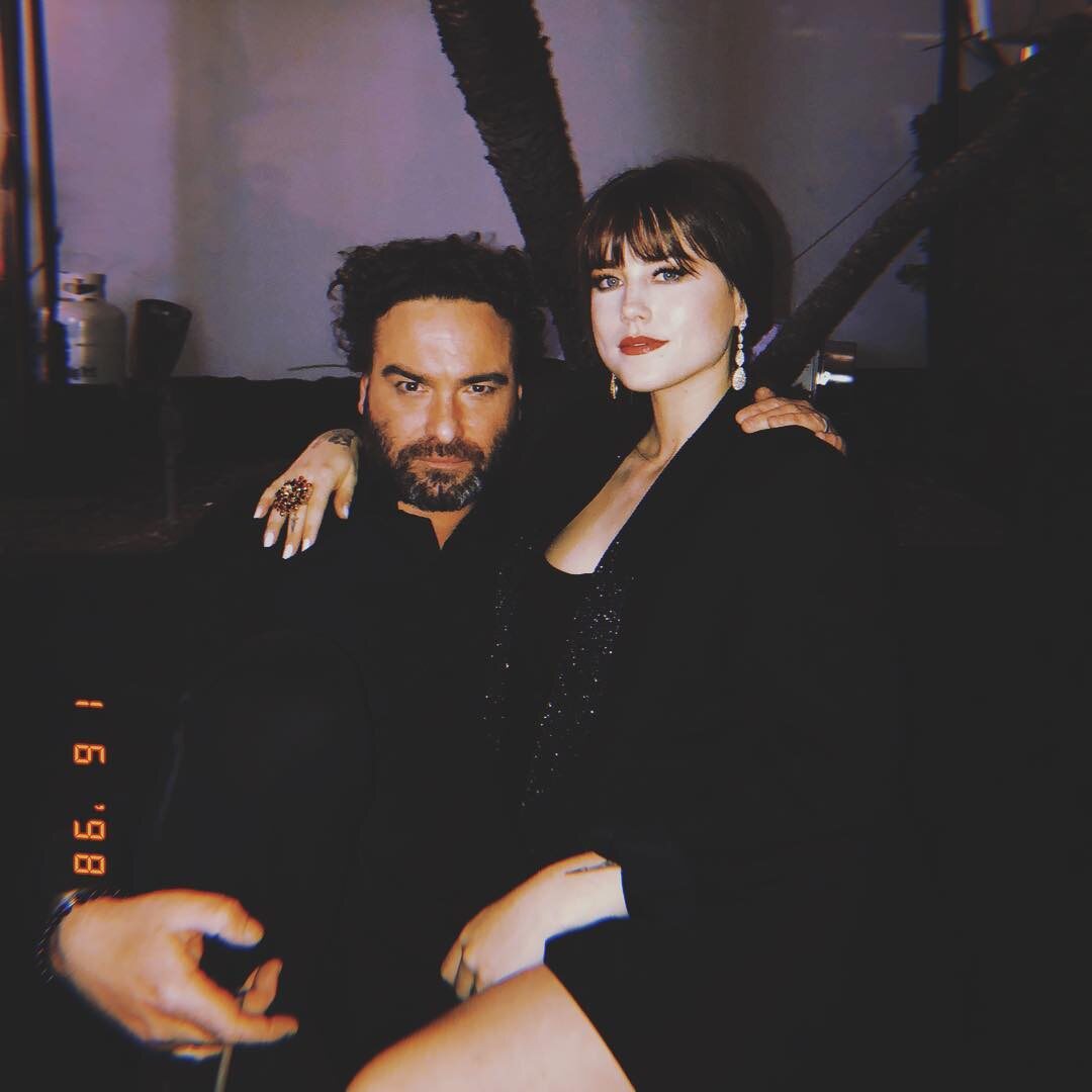 Johnny Galecki i Alaina Meyer 