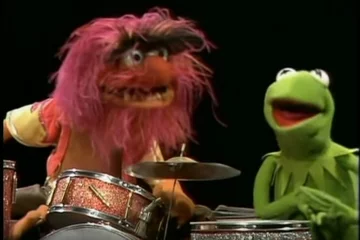 Nazwa muppet pochodzi z połączenia słów man (z ang. człowiek) i puppet (z ang. marionetka).