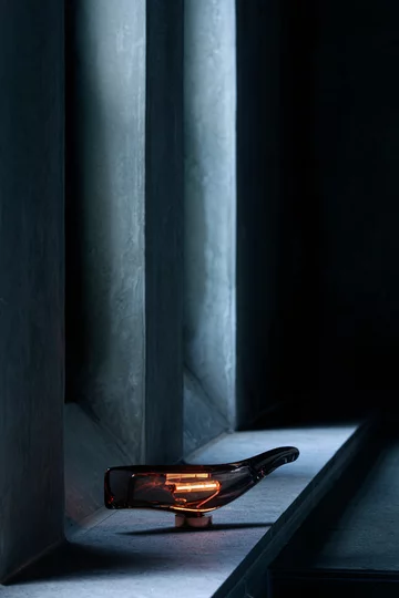 Lampa w kształcie wieloryba Yoshiki Matsuyama v2com, Yoshiki Matsuyama