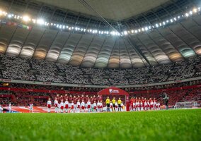 Miniatura: Kibice wręczyli piłkarzom żółtą kartkę....
