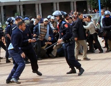 Miniatura: Marokańczycy demonstrują, władza ich bije
