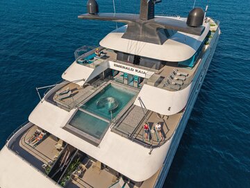 Aqua Pool, Pool Deck &ndash; Emerald Kaia