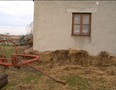 Miniatura: Popękane ściany i podłogi, mieszkańcy...