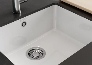 Ceramiczny zlewozmywak podwieszany KubusX marki Franke 