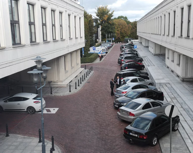 Miniatura: Jakie samochody mają posłowie? Najbogatszy...