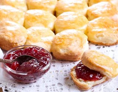 Miniatura: Przygotuj na śniadanie bułeczki scones. Są...