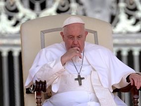 Jak czuje się papież po operacji? Nowy komunikat Watykanu