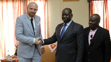 Kadr z&nbsp;filmu Ambasador / The&nbsp;Ambassador (2011)