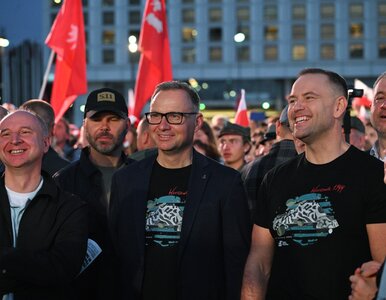 Miniatura: Duda i Nawrocki ramię w ramię. Mieli nawet...