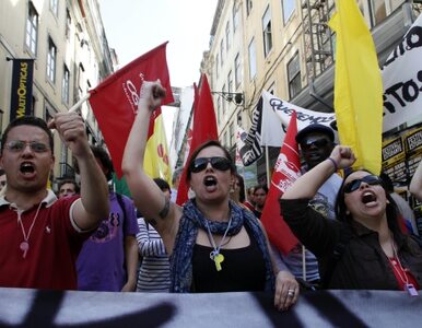 Miniatura: Portugalczycy wychodzą na ulice. "UE i MFW...