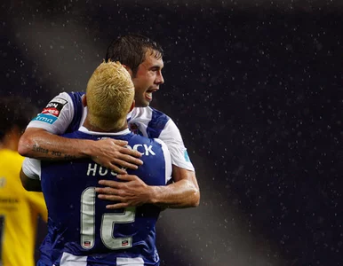 Miniatura: Dobrze kopie piłkę, więc płacą mu nawet za...