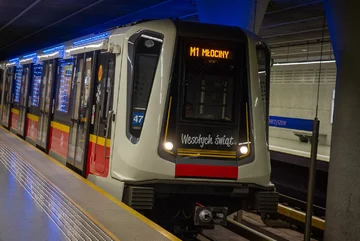 Świąteczne metro w Warszawie 