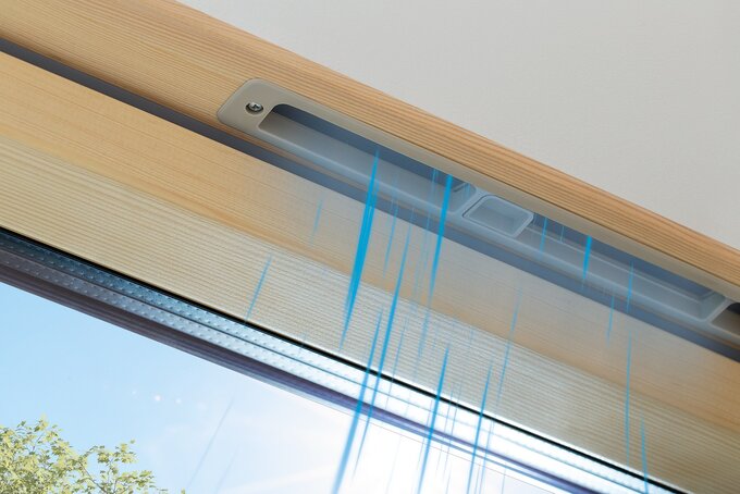 Zaprojektowany od nowa automatyczny nawiewnik umożliwia napływ optymalnej ilości świeżego i zdrowego powietrza, a zarazem nie wychładza wnętrza