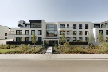 Koncept Bluszczańska III w Warszawie – kameralna inwestycja mieszkaniowa zaprojektowana przez HRA Architekci, w której architektura, światło i dopracowany detal tworzą spójną przestrzeń do życia 