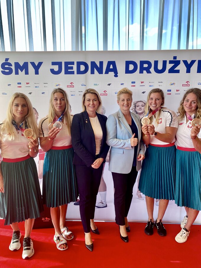 Kajakarki: Karolina Naja, Anna Puławska, Justyna Iskrzycka i Helena Wiśniewska w Renaissance Warsaw Airport Hotel